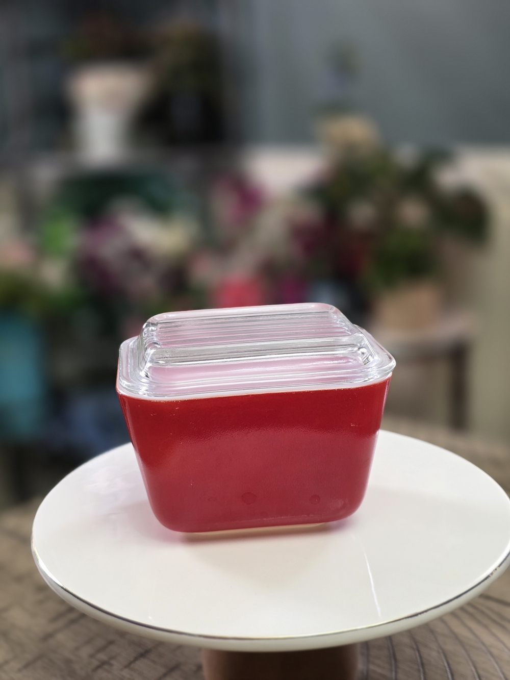 Pyrex Red RecClassic Red Glass Storage Dish with Clear Lid - Home Party Supplies